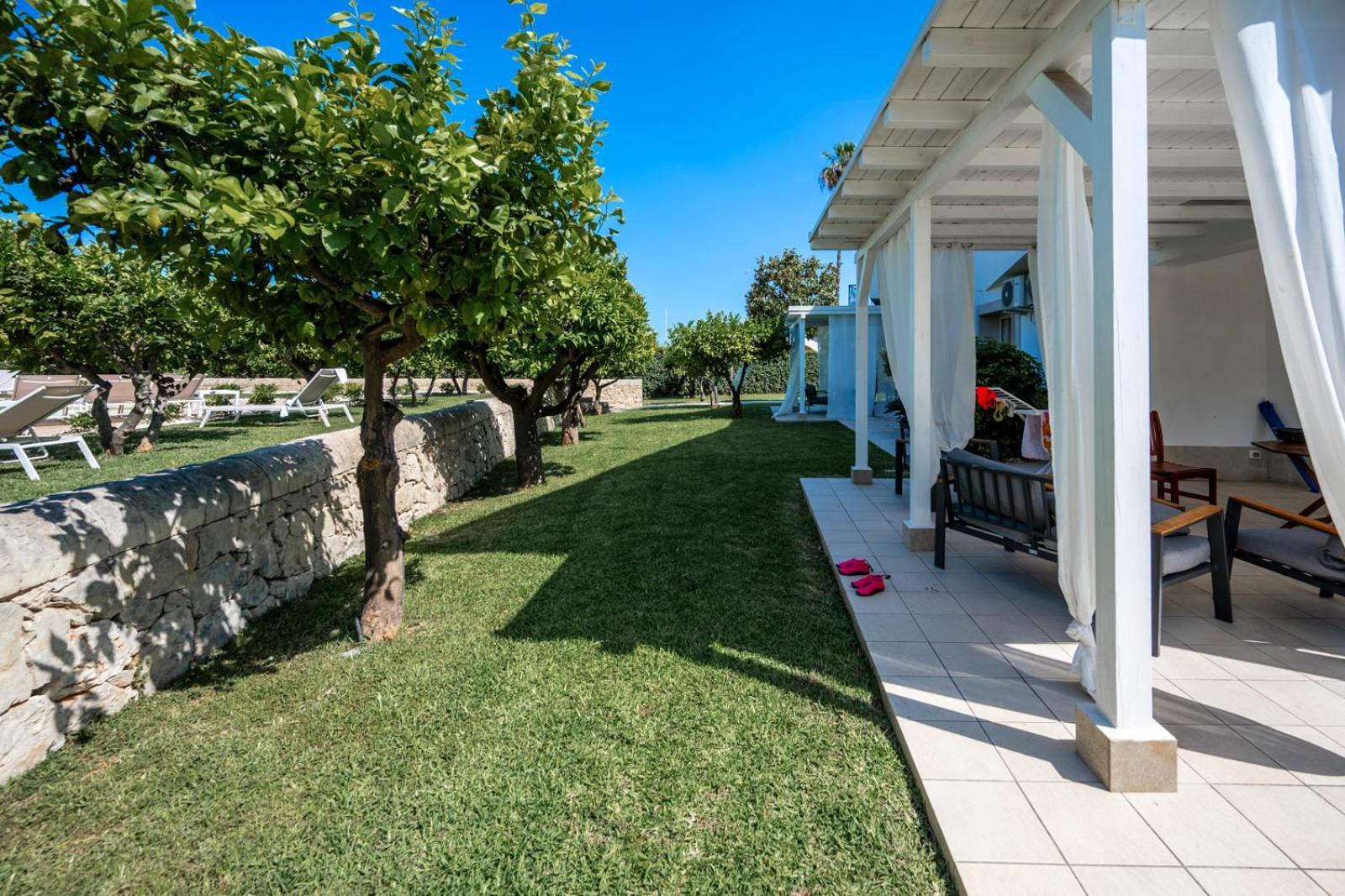 Villa Venera Fontane Bianche Charme Apartments ภายนอก รูปภาพ