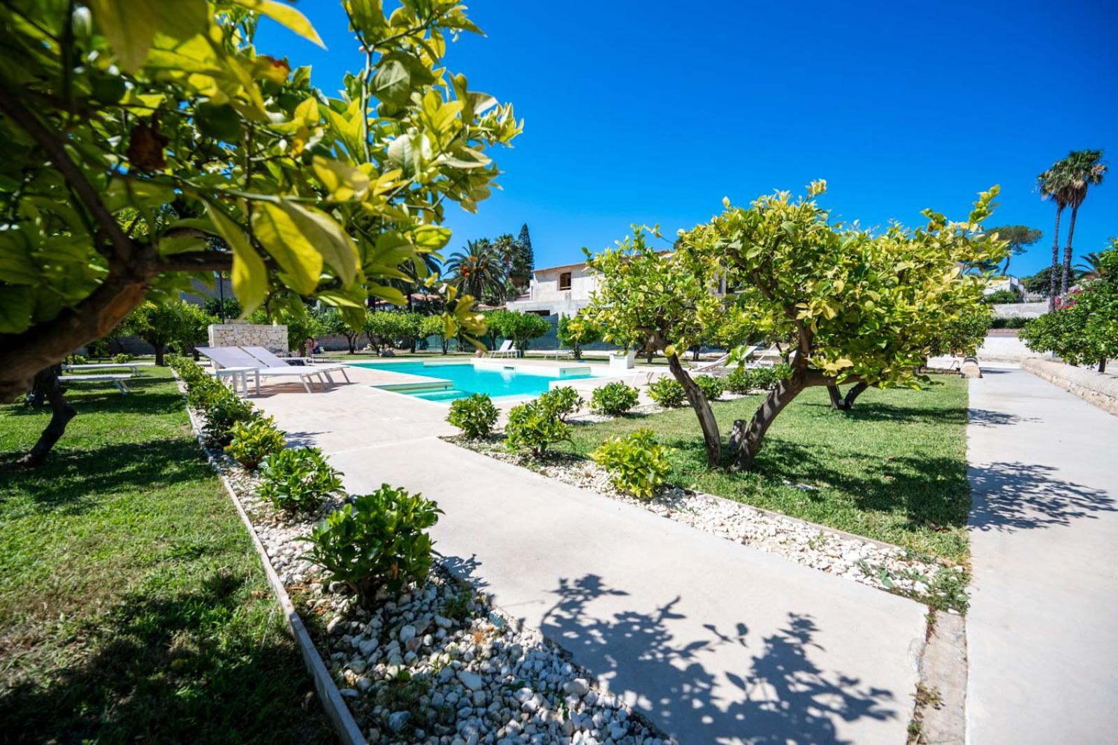 Villa Venera Fontane Bianche Charme Apartments ภายนอก รูปภาพ